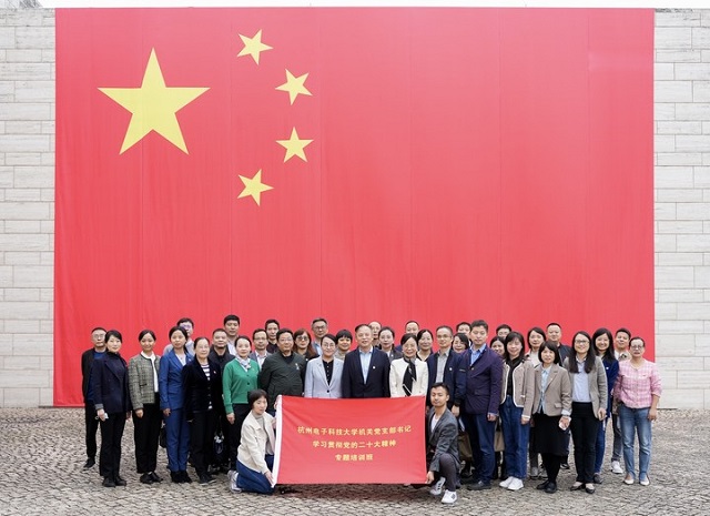 1667440088727156.jpg 支部书记-良渚合影.jpg